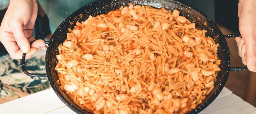 fideua-presented-by-the-cook-in-the-pan-where-it-h-2023-11-27-05-31-59-utc
