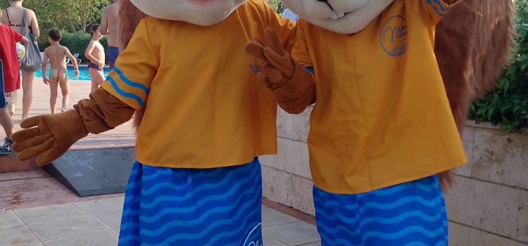 mascota pinu pas nou