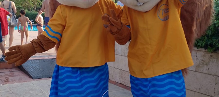 mascota pinu pas nou